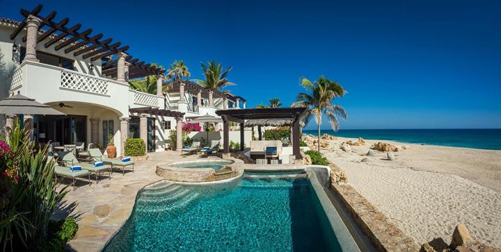Pool and terrace opening onto the beach in San José del Cabo