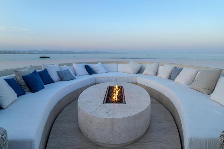 Round sunken fire-pit lounge facing the sea at Casa Elije