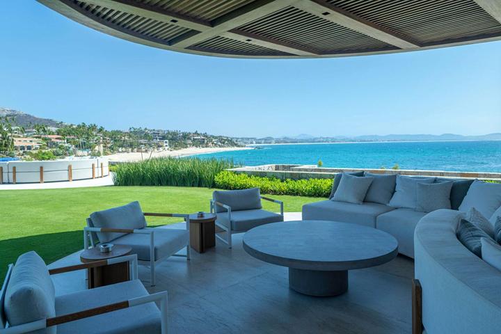 Covered lounge with views along the Palmilla coastline at Casa Elije