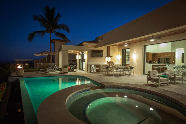 Pool and Jacuzzi at twilight at Casa Isabelle